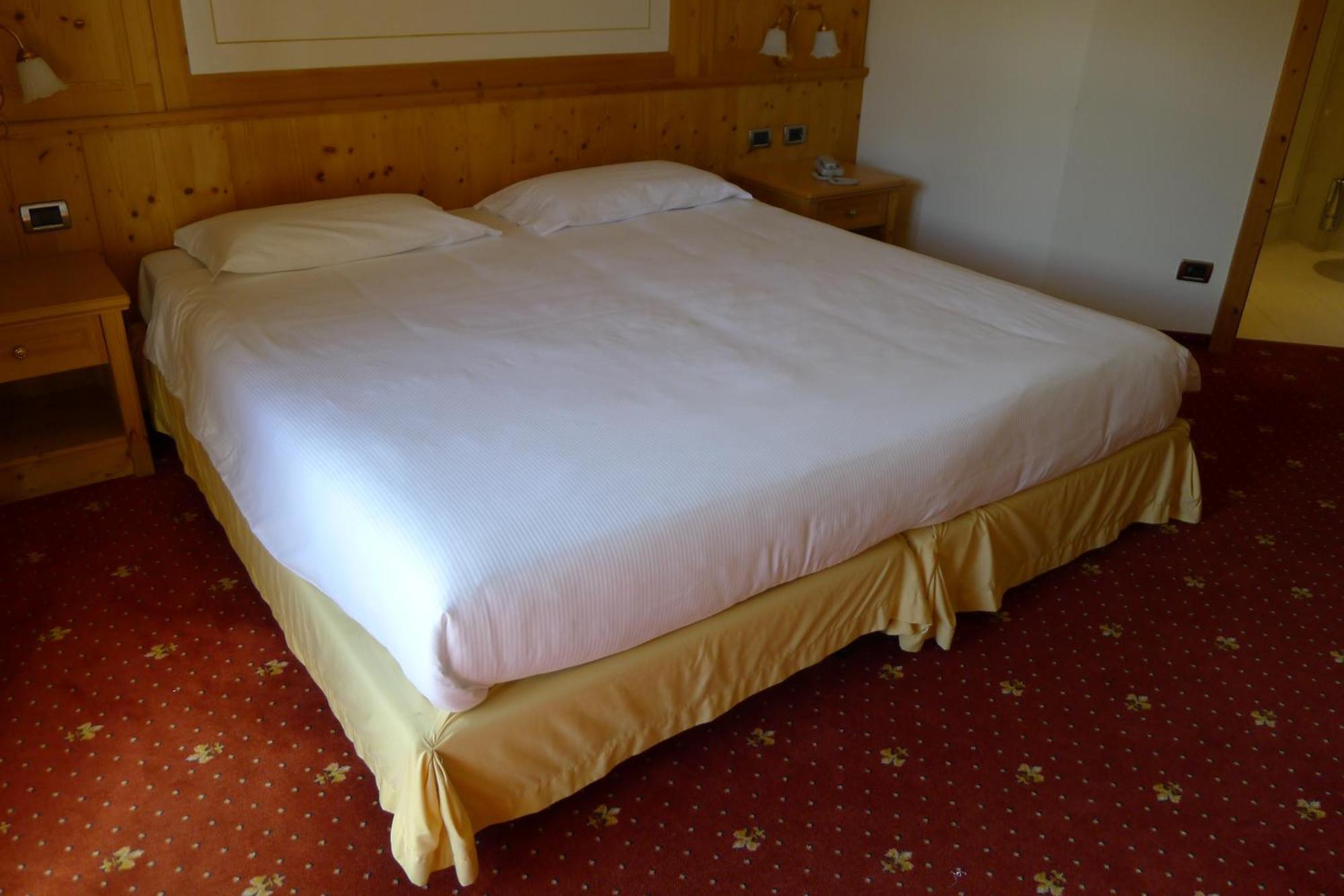 Th Corvara - Greif Hotel Стая снимка